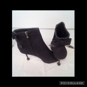 Black tea cup heels booties